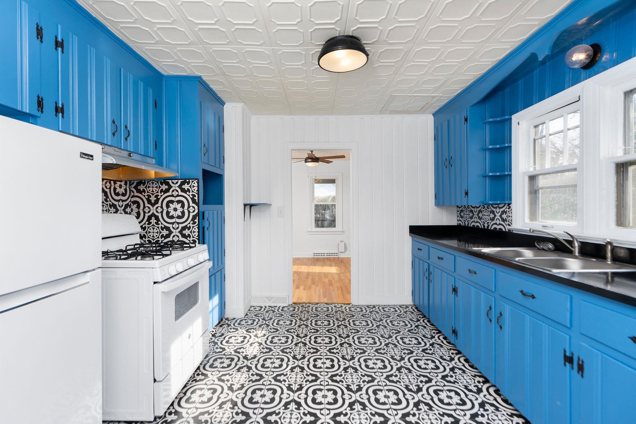 300 HIGHLAND AVE, STAUNTON, Virginia 24401, 2 Bedrooms Bedrooms, ,2 BathroomsBathrooms,Residential,300 HIGHLAND AVE,670992 MLS # 670992