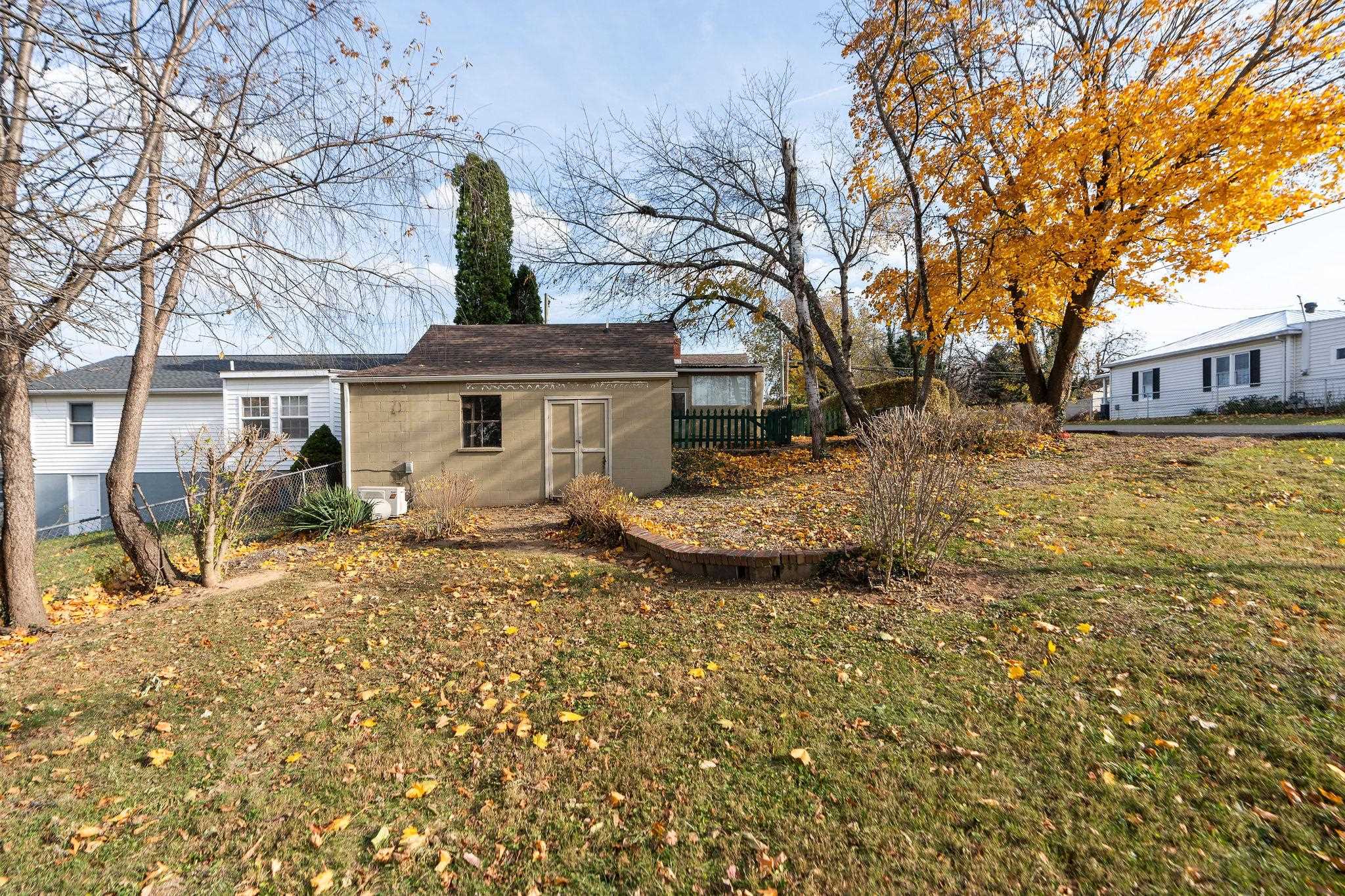 300 HIGHLAND AVE, STAUNTON, Virginia 24401, 2 Bedrooms Bedrooms, ,2 BathroomsBathrooms,Residential,300 HIGHLAND AVE,670992 MLS # 670992