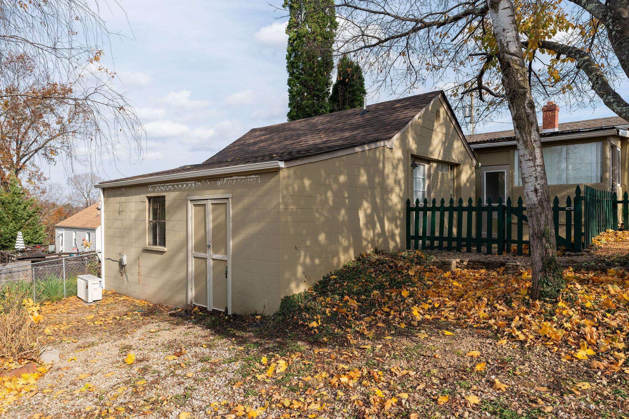 300 HIGHLAND AVE, STAUNTON, Virginia 24401, 2 Bedrooms Bedrooms, ,2 BathroomsBathrooms,Residential,300 HIGHLAND AVE,670992 MLS # 670992