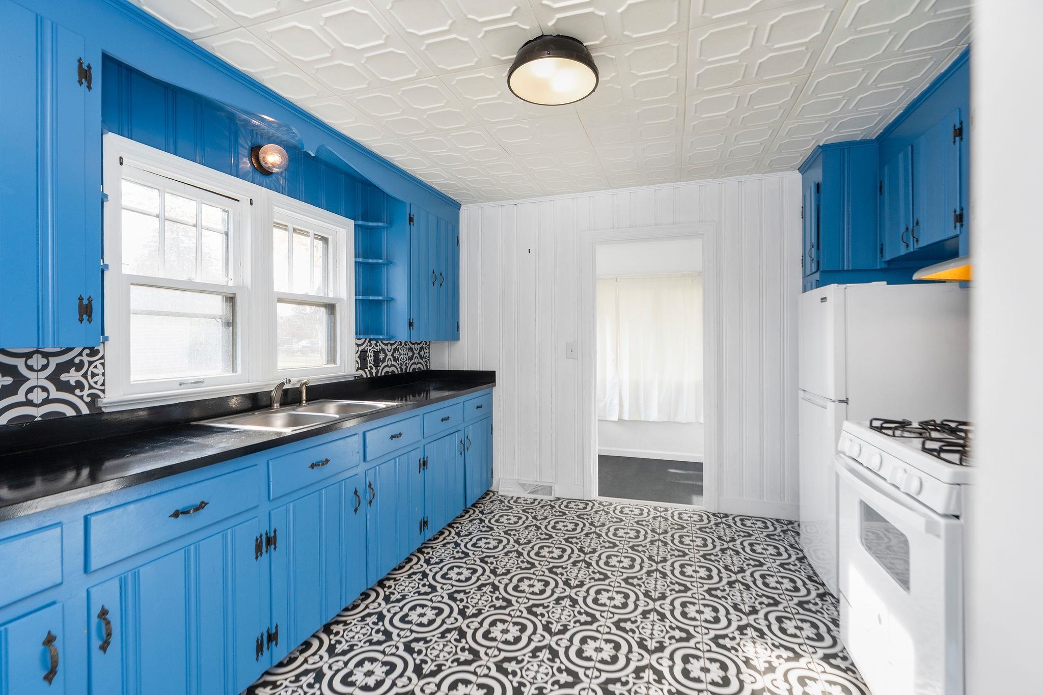 300 HIGHLAND AVE, STAUNTON, Virginia 24401, 2 Bedrooms Bedrooms, ,2 BathroomsBathrooms,Residential,300 HIGHLAND AVE,670992 MLS # 670992