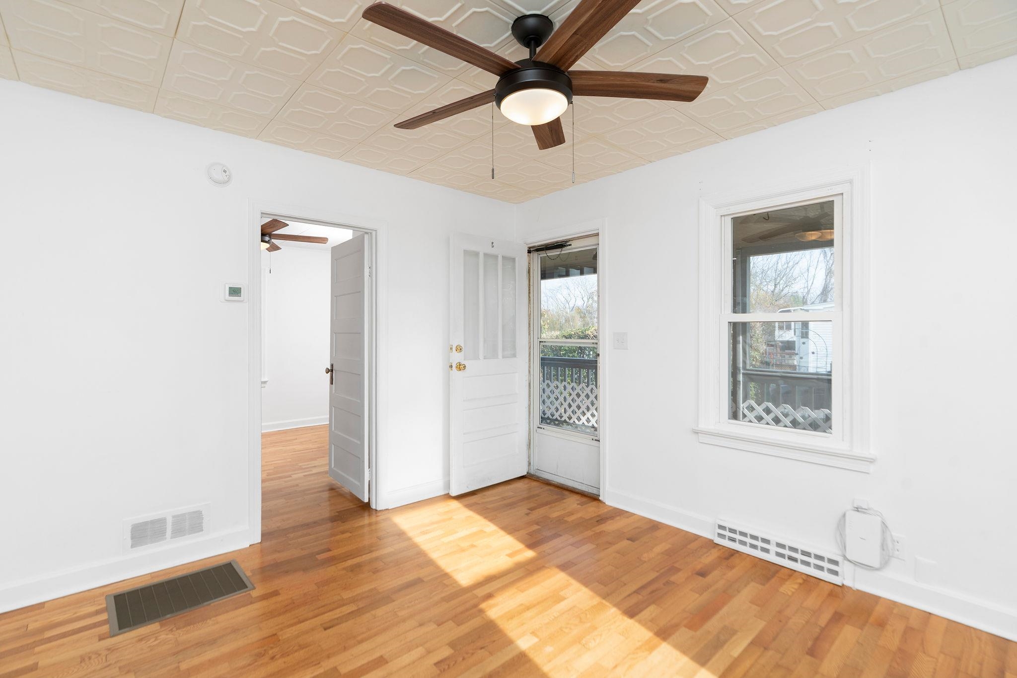 300 HIGHLAND AVE, STAUNTON, Virginia 24401, 2 Bedrooms Bedrooms, ,2 BathroomsBathrooms,Residential,300 HIGHLAND AVE,670992 MLS # 670992