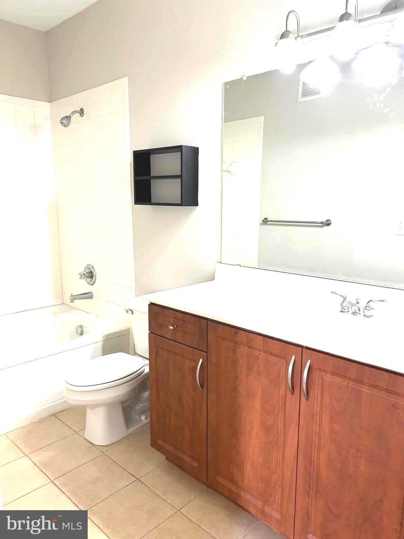 12933 CENTRE PARK CIR #305, HERNDON, Virginia 20171, 1 Bedroom Bedrooms, ,1 BathroomBathrooms,Residential,For sale,12933 CENTRE PARK CIR #305,VAFX2275902 MLS # VAFX2275902 12933 CENTRE PARK CIR #305, HERNDON, Virginia 20171, 1 Bedroom Bedrooms, ,1 BathroomBathrooms,Residential,For sale,12933 CENTRE PARK CIR #305,VAFX2275902 MLS # VAFX2275902