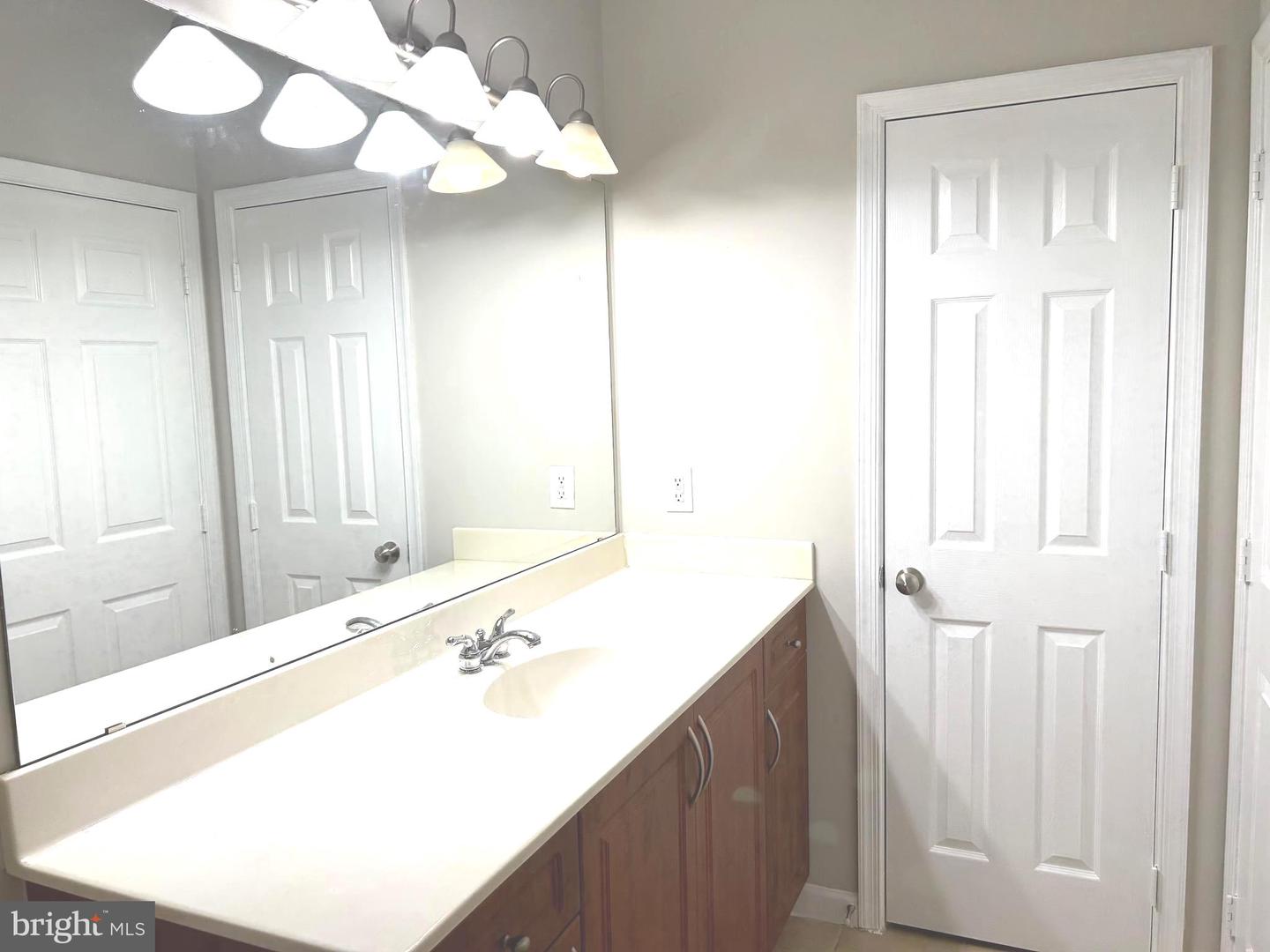 12933 CENTRE PARK CIR #305, HERNDON, Virginia 20171, 1 Bedroom Bedrooms, ,1 BathroomBathrooms,Residential,For sale,12933 CENTRE PARK CIR #305,VAFX2275902 MLS # VAFX2275902 12933 CENTRE PARK CIR #305, HERNDON, Virginia 20171, 1 Bedroom Bedrooms, ,1 BathroomBathrooms,Residential,For sale,12933 CENTRE PARK CIR #305,VAFX2275902 MLS # VAFX2275902