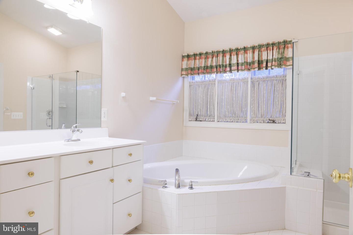 8623 JAMES CREEK DR, SPRINGFIELD, Virginia 22152, 5 Bedrooms Bedrooms, ,3 BathroomsBathrooms,Residential,For sale,8623 JAMES CREEK DR,VAFX2277582 MLS # VAFX2277582