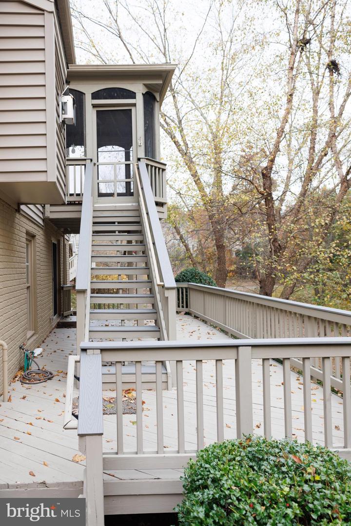 8623 JAMES CREEK DR, SPRINGFIELD, Virginia 22152, 5 Bedrooms Bedrooms, ,3 BathroomsBathrooms,Residential,For sale,8623 JAMES CREEK DR,VAFX2277582 MLS # VAFX2277582