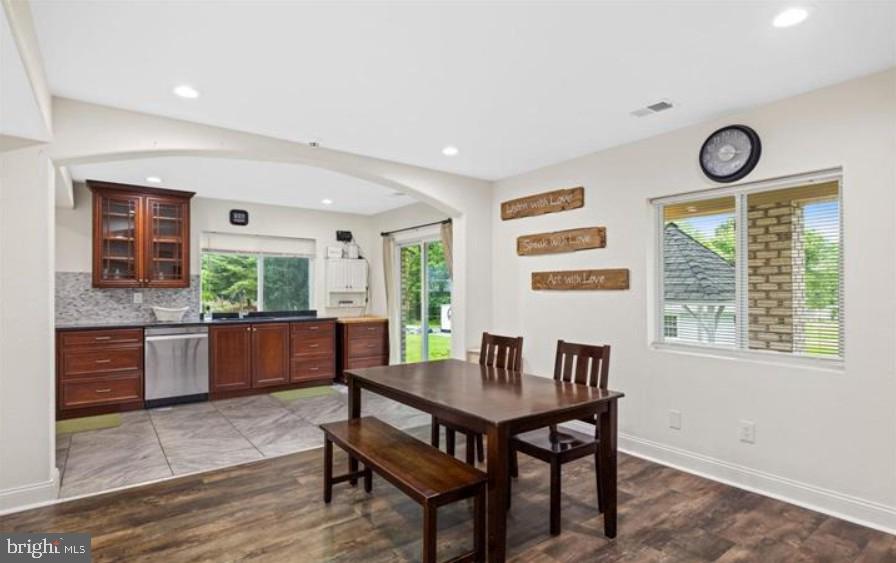 44 RAVENWOOD DR, FREDERICKSBURG, Virginia 22406, 3 Bedrooms Bedrooms, 12 Rooms Rooms,3 BathroomsBathrooms,Residential,For sale,44 RAVENWOOD DR,VAST2044130 MLS # VAST2044130