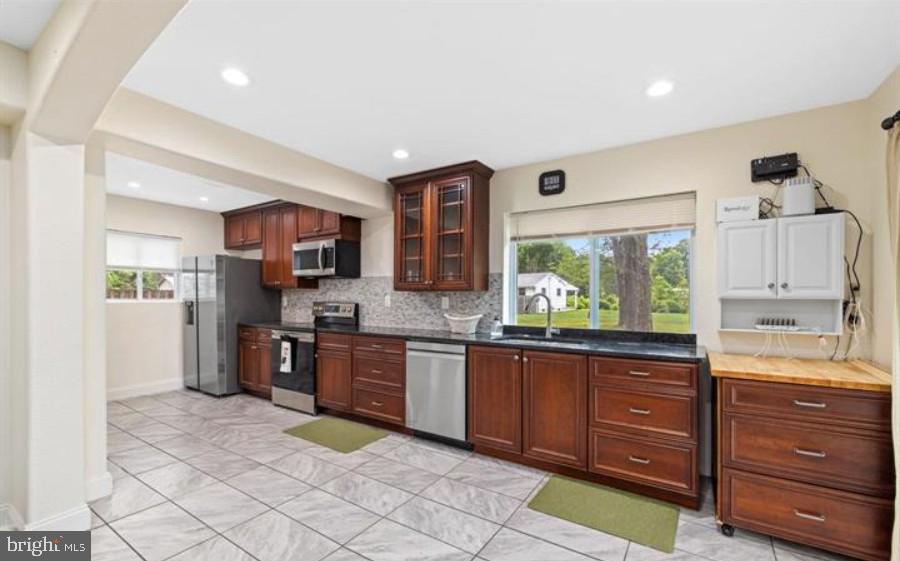 44 RAVENWOOD DR, FREDERICKSBURG, Virginia 22406, 3 Bedrooms Bedrooms, 12 Rooms Rooms,3 BathroomsBathrooms,Residential,For sale,44 RAVENWOOD DR,VAST2044130 MLS # VAST2044130