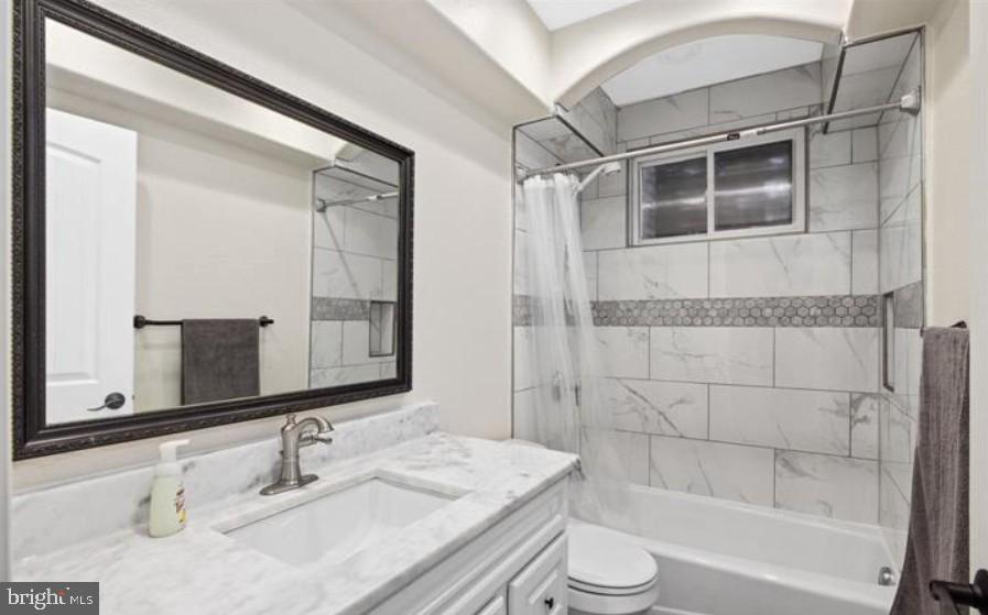 44 RAVENWOOD DR, FREDERICKSBURG, Virginia 22406, 3 Bedrooms Bedrooms, 12 Rooms Rooms,3 BathroomsBathrooms,Residential,For sale,44 RAVENWOOD DR,VAST2044130 MLS # VAST2044130