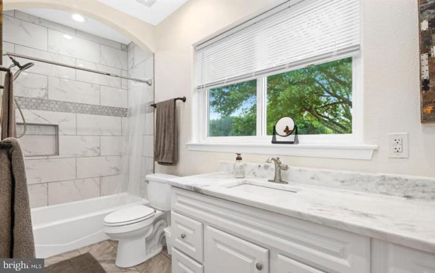 44 RAVENWOOD DR, FREDERICKSBURG, Virginia 22406, 3 Bedrooms Bedrooms, 12 Rooms Rooms,3 BathroomsBathrooms,Residential,For sale,44 RAVENWOOD DR,VAST2044130 MLS # VAST2044130