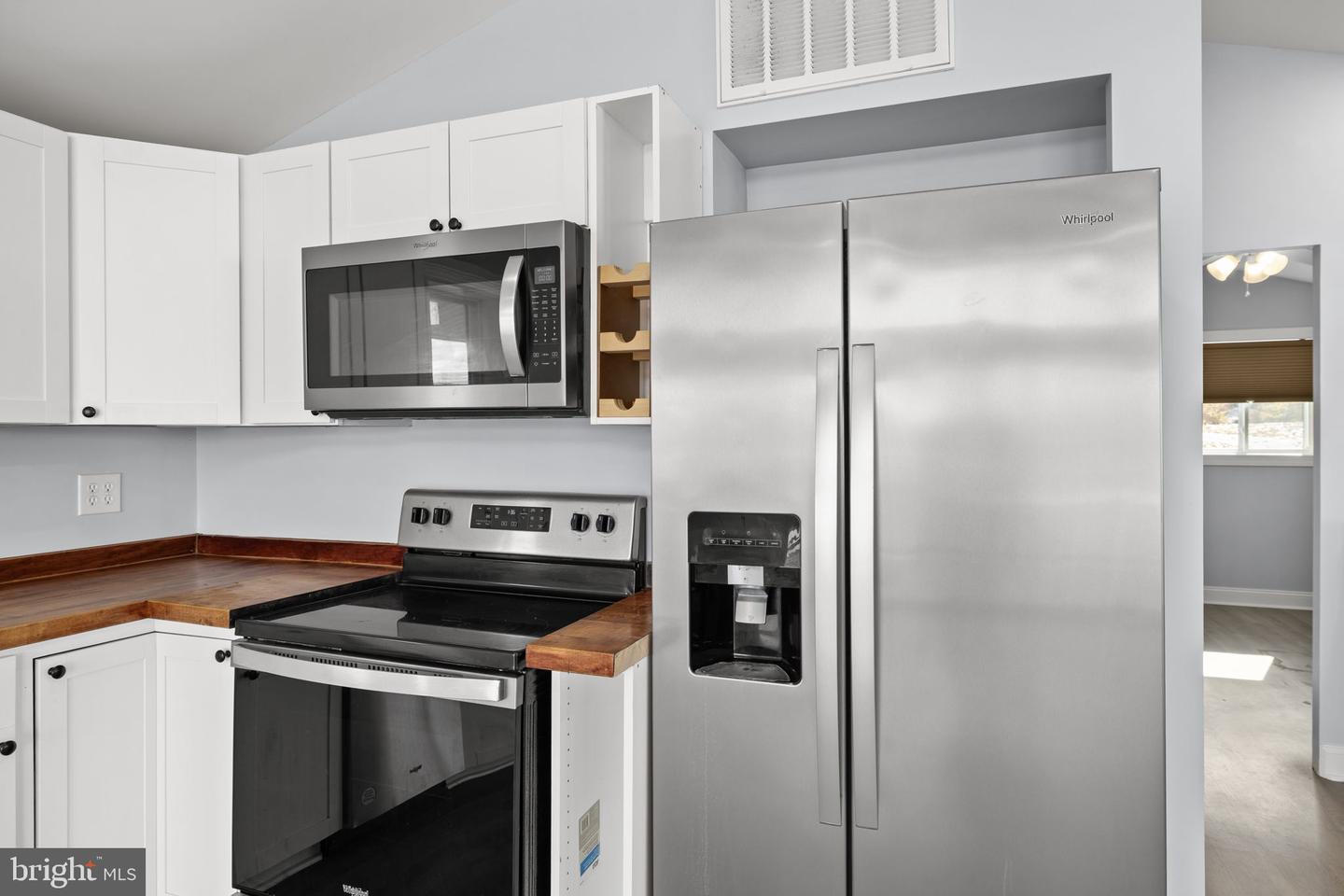 1262 S LAKESHORE DR, LOUISA, Virginia 23093, 3 Bedrooms Bedrooms, 9 Rooms Rooms,2 BathroomsBathrooms,Residential,For sale,1262 S LAKESHORE DR,VALA2008892 MLS # VALA2008892