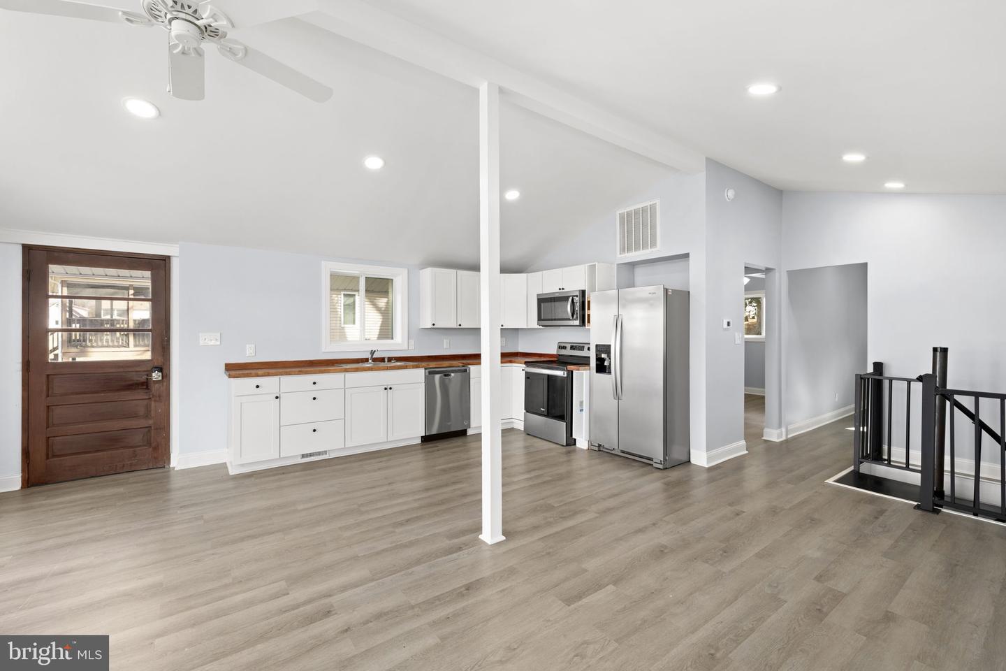 1262 S LAKESHORE DR, LOUISA, Virginia 23093, 3 Bedrooms Bedrooms, 9 Rooms Rooms,2 BathroomsBathrooms,Residential,For sale,1262 S LAKESHORE DR,VALA2008892 MLS # VALA2008892