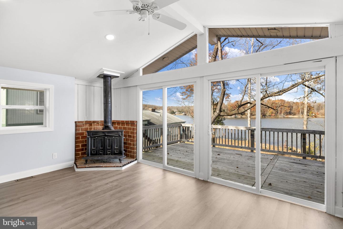 1262 S LAKESHORE DR, LOUISA, Virginia 23093, 3 Bedrooms Bedrooms, 9 Rooms Rooms,2 BathroomsBathrooms,Residential,For sale,1262 S LAKESHORE DR,VALA2008892 MLS # VALA2008892