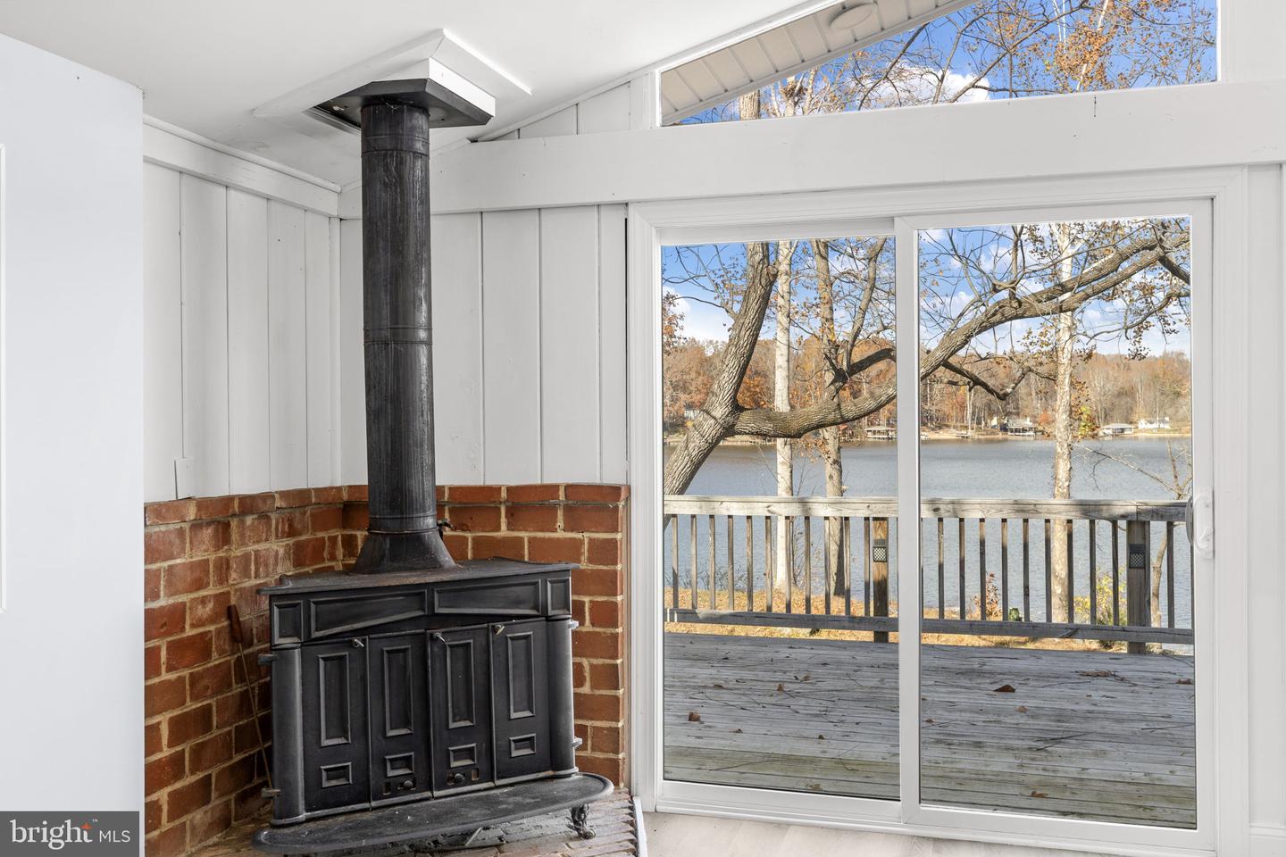 1262 S LAKESHORE DR, LOUISA, Virginia 23093, 3 Bedrooms Bedrooms, 9 Rooms Rooms,2 BathroomsBathrooms,Residential,For sale,1262 S LAKESHORE DR,VALA2008892 MLS # VALA2008892