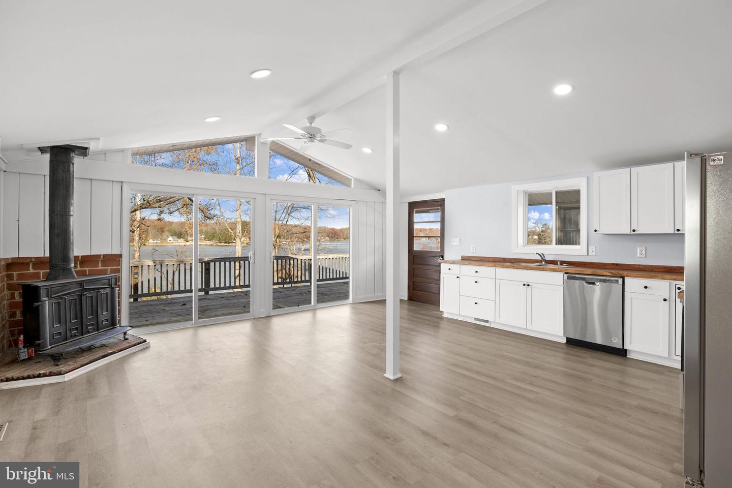 1262 S LAKESHORE DR, LOUISA, Virginia 23093, 3 Bedrooms Bedrooms, 9 Rooms Rooms,2 BathroomsBathrooms,Residential,For sale,1262 S LAKESHORE DR,VALA2008892 MLS # VALA2008892