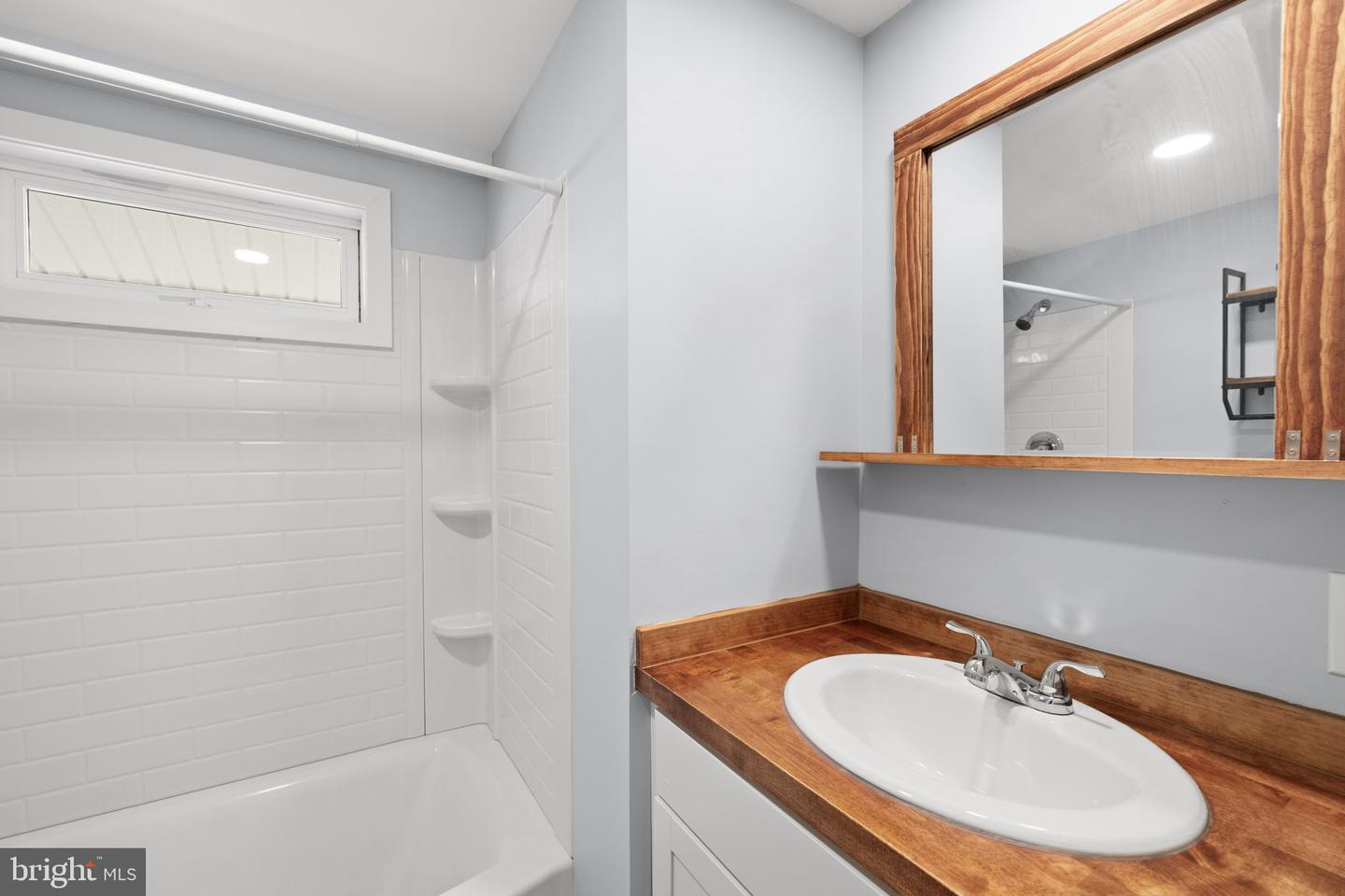 1262 S LAKESHORE DR, LOUISA, Virginia 23093, 3 Bedrooms Bedrooms, 9 Rooms Rooms,2 BathroomsBathrooms,Residential,For sale,1262 S LAKESHORE DR,VALA2008892 MLS # VALA2008892