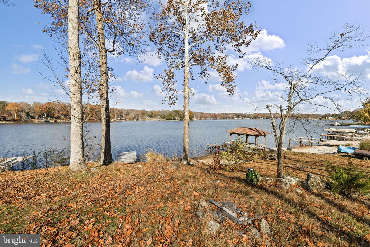 1262 S LAKESHORE DR, LOUISA, Virginia 23093, 3 Bedrooms Bedrooms, 9 Rooms Rooms,2 BathroomsBathrooms,Residential,For sale,1262 S LAKESHORE DR,VALA2008892 MLS # VALA2008892