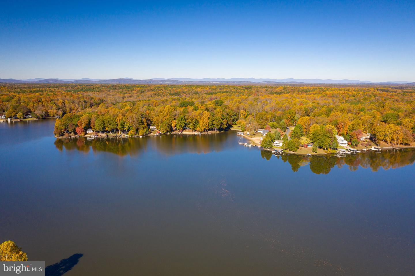 1262 S LAKESHORE DR, LOUISA, Virginia 23093, 3 Bedrooms Bedrooms, 9 Rooms Rooms,2 BathroomsBathrooms,Residential,For sale,1262 S LAKESHORE DR,VALA2008892 MLS # VALA2008892