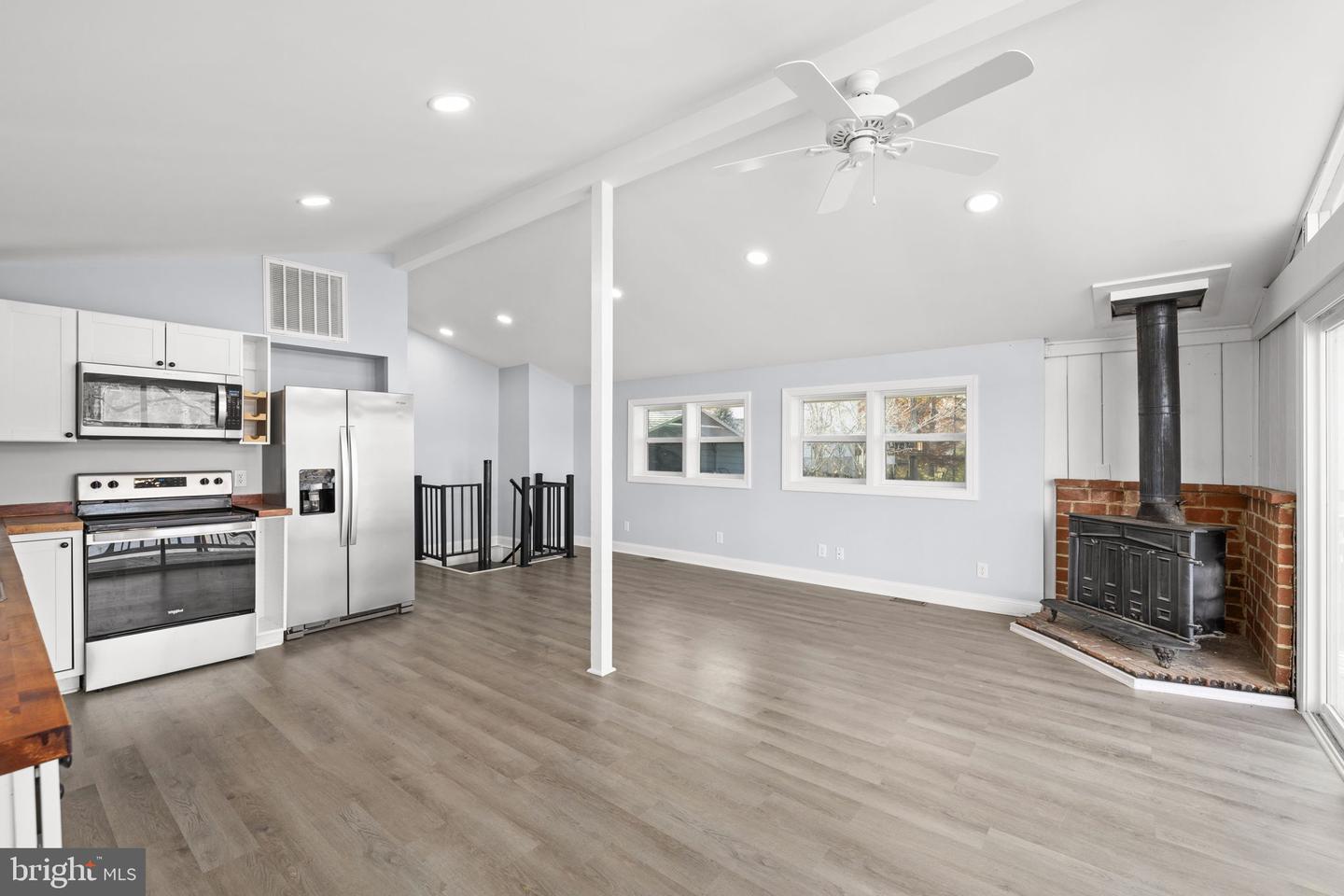 1262 S LAKESHORE DR, LOUISA, Virginia 23093, 3 Bedrooms Bedrooms, 9 Rooms Rooms,2 BathroomsBathrooms,Residential,For sale,1262 S LAKESHORE DR,VALA2008892 MLS # VALA2008892