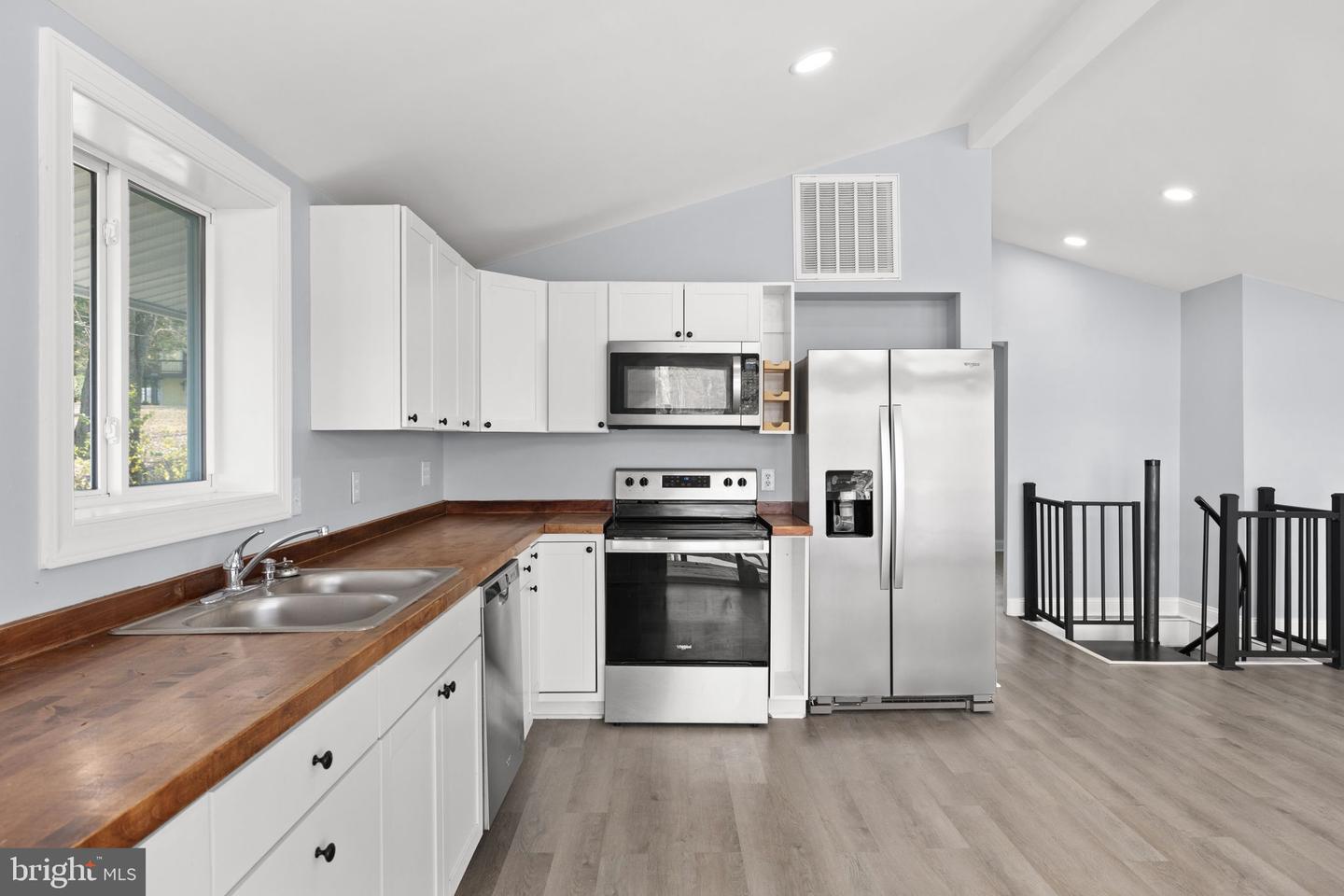 1262 S LAKESHORE DR, LOUISA, Virginia 23093, 3 Bedrooms Bedrooms, 9 Rooms Rooms,2 BathroomsBathrooms,Residential,For sale,1262 S LAKESHORE DR,VALA2008892 MLS # VALA2008892