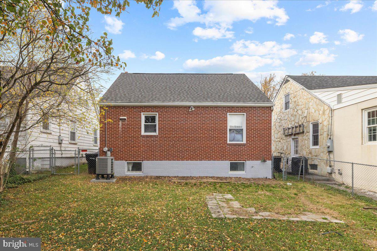 312 SHAWNEE AVE, WINCHESTER, Virginia 22601, 3 Bedrooms Bedrooms, 7 Rooms Rooms,1 BathroomBathrooms,Residential,For sale,312 SHAWNEE AVE,VAWI2009454 MLS # VAWI2009454