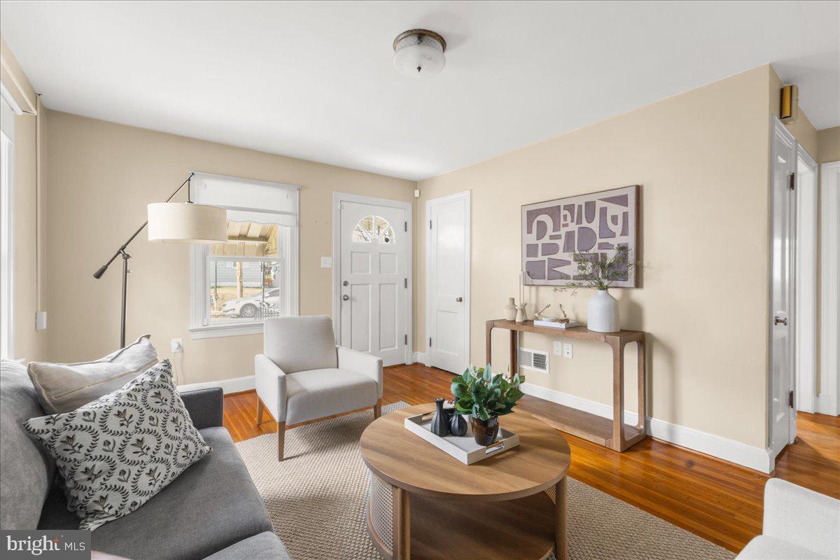 312 SHAWNEE AVE, WINCHESTER, Virginia 22601, 3 Bedrooms Bedrooms, 7 Rooms Rooms,1 BathroomBathrooms,Residential,For sale,312 SHAWNEE AVE,VAWI2009454 MLS # VAWI2009454