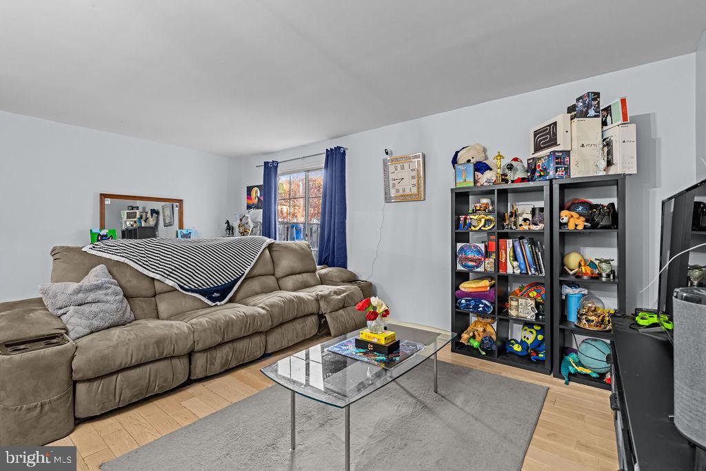 14434 SALISBURY PLAIN CT, CENTREVILLE, Virginia 20120, 2 Bedrooms Bedrooms, ,3 BathroomsBathrooms,Residential,For sale,14434 SALISBURY PLAIN CT,VAFX2278710 MLS # VAFX2278710