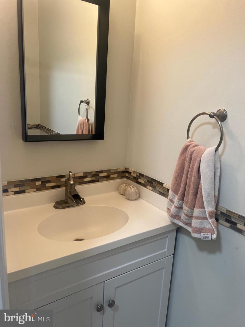 14432 FOUR CHIMNEY DR, CENTREVILLE, Virginia 20120, 3 Bedrooms Bedrooms, ,3 BathroomsBathrooms,Residential,For sale,14432 FOUR CHIMNEY DR,VAFX2278764 MLS # VAFX2278764