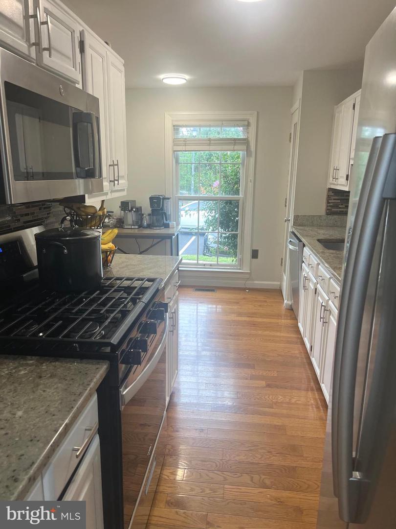 14432 FOUR CHIMNEY DR, CENTREVILLE, Virginia 20120, 3 Bedrooms Bedrooms, ,3 BathroomsBathrooms,Residential,For sale,14432 FOUR CHIMNEY DR,VAFX2278764 MLS # VAFX2278764