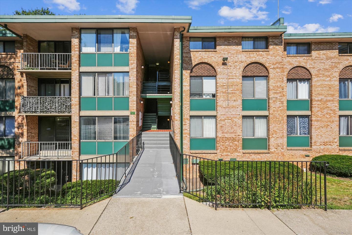 527 N ARMISTEAD ST #T3, ALEXANDRIA, Virginia 22312, 1 Bedroom Bedrooms, ,1 BathroomBathrooms,Residential,For sale,527 N ARMISTEAD ST #T3,VAAX2048830 MLS # VAAX2048830