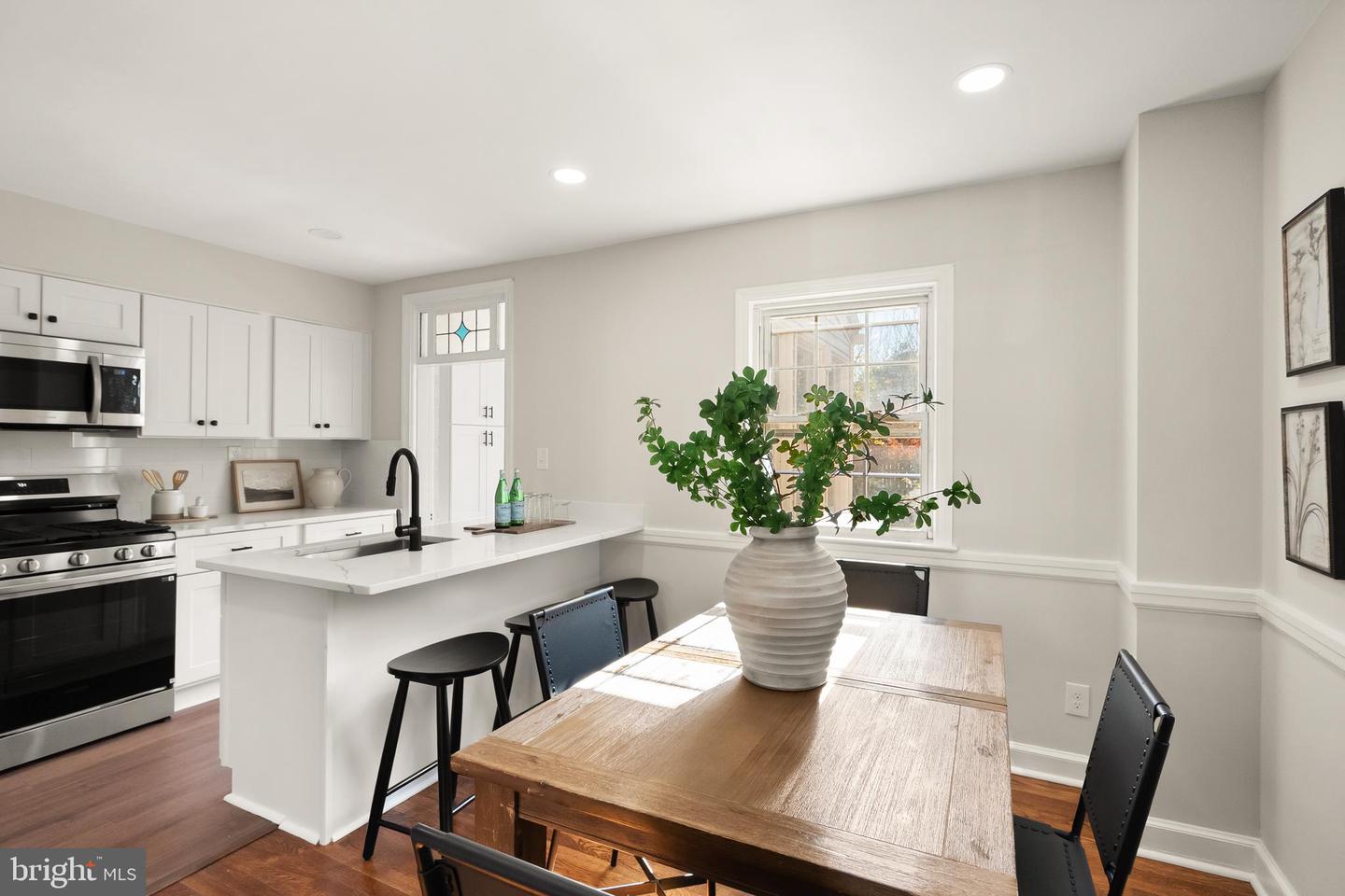 3726 3RD ST S, ARLINGTON, Virginia 22204, 2 Bedrooms Bedrooms, ,1 BathroomBathrooms,Residential,For sale,3726 3RD ST S,VAAR2063178 MLS # VAAR2063178