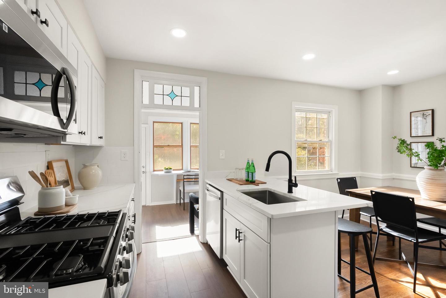 3726 3RD ST S, ARLINGTON, Virginia 22204, 2 Bedrooms Bedrooms, ,1 BathroomBathrooms,Residential,For sale,3726 3RD ST S,VAAR2063178 MLS # VAAR2063178