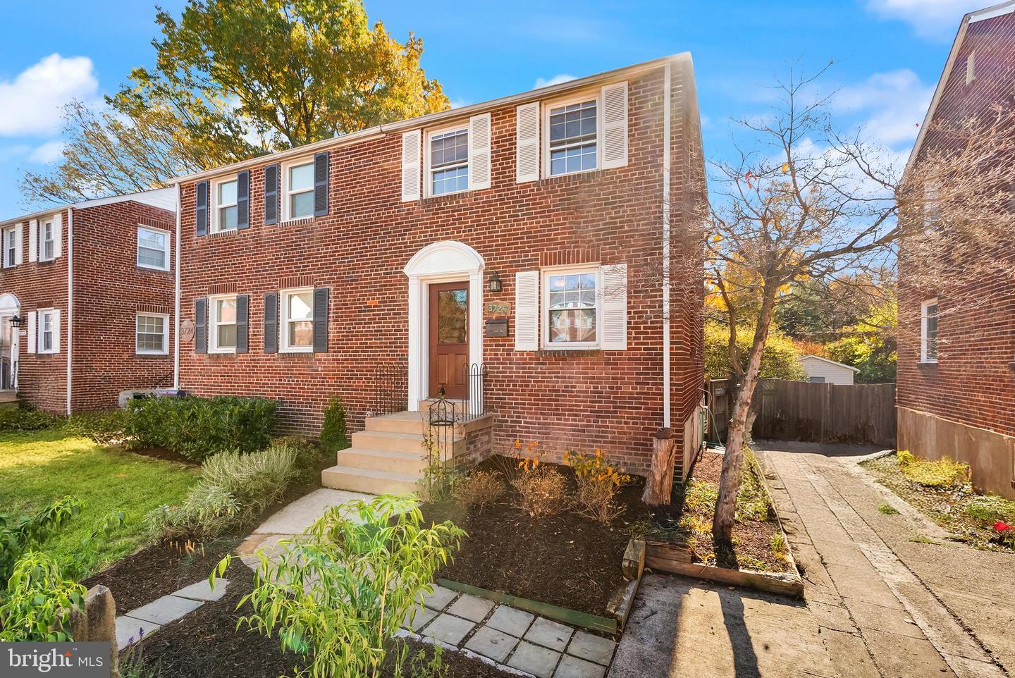 3726 3RD ST S, ARLINGTON, Virginia 22204, 2 Bedrooms Bedrooms, ,1 BathroomBathrooms,Residential,For sale,3726 3RD ST S,VAAR2063178 MLS # VAAR2063178