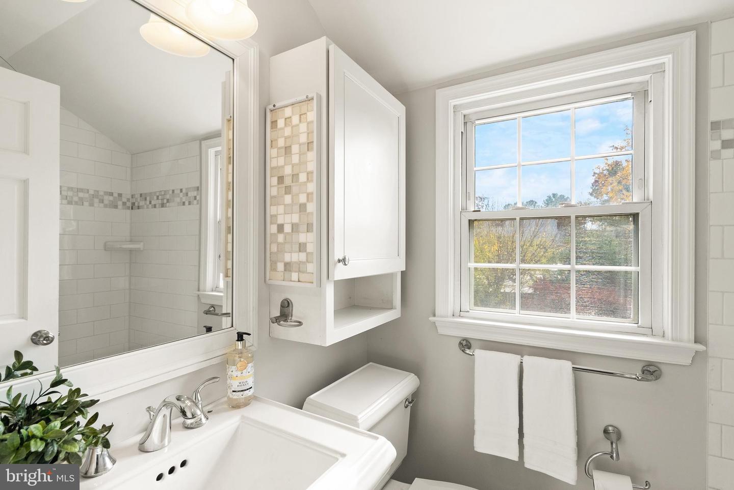 3726 3RD ST S, ARLINGTON, Virginia 22204, 2 Bedrooms Bedrooms, ,1 BathroomBathrooms,Residential,For sale,3726 3RD ST S,VAAR2063178 MLS # VAAR2063178