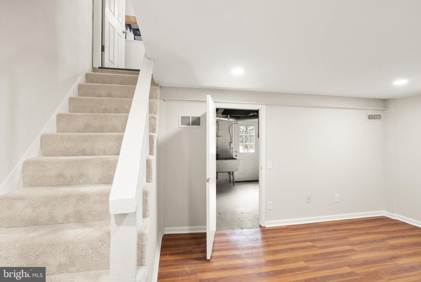 3726 3RD ST S, ARLINGTON, Virginia 22204, 2 Bedrooms Bedrooms, ,1 BathroomBathrooms,Residential,For sale,3726 3RD ST S,VAAR2063178 MLS # VAAR2063178