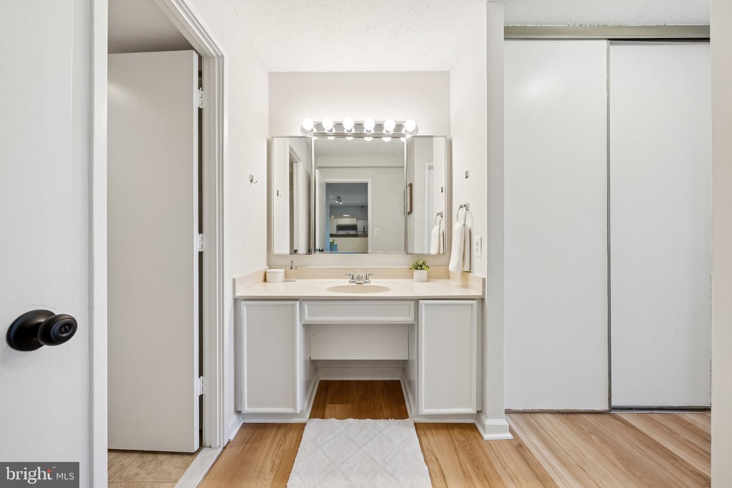 900 N STAFFORD ST #915, ARLINGTON, Virginia 22203, 2 Bedrooms Bedrooms, ,2 BathroomsBathrooms,Residential,For sale,900 N STAFFORD ST #915,VAAR2064150 MLS # VAAR2064150