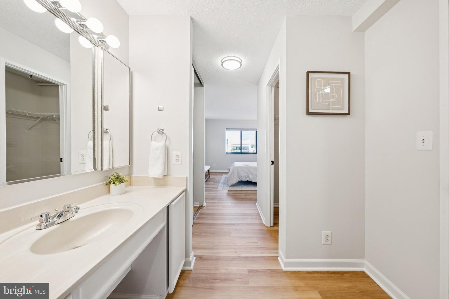 900 N STAFFORD ST #915, ARLINGTON, Virginia 22203, 2 Bedrooms Bedrooms, ,2 BathroomsBathrooms,Residential,For sale,900 N STAFFORD ST #915,VAAR2064150 MLS # VAAR2064150