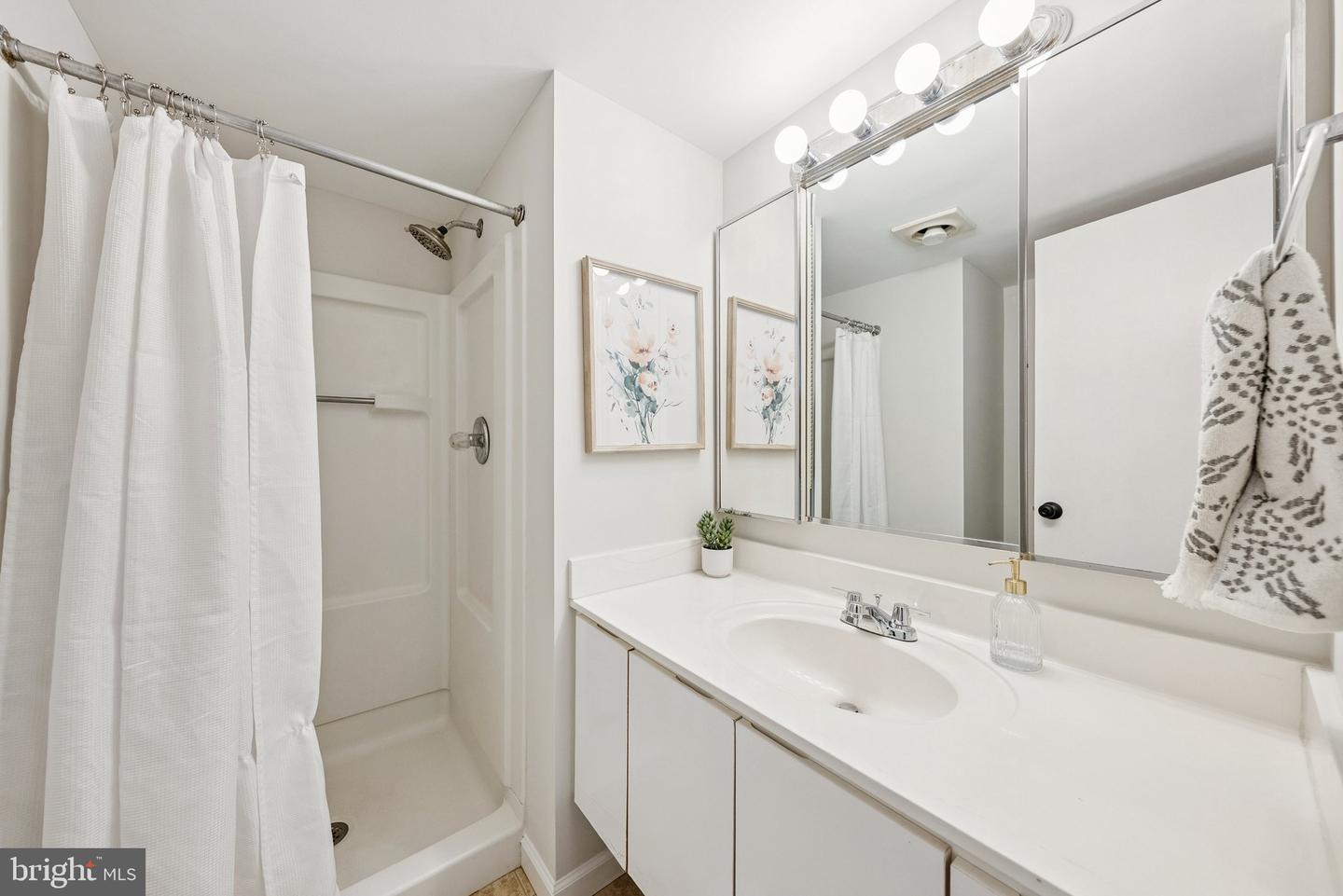 900 N STAFFORD ST #915, ARLINGTON, Virginia 22203, 2 Bedrooms Bedrooms, ,2 BathroomsBathrooms,Residential,For sale,900 N STAFFORD ST #915,VAAR2064150 MLS # VAAR2064150