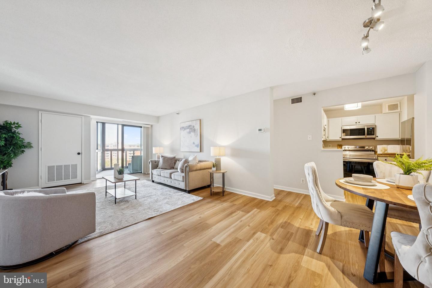 900 N STAFFORD ST #915, ARLINGTON, Virginia 22203, 2 Bedrooms Bedrooms, ,2 BathroomsBathrooms,Residential,For sale,900 N STAFFORD ST #915,VAAR2064150 MLS # VAAR2064150