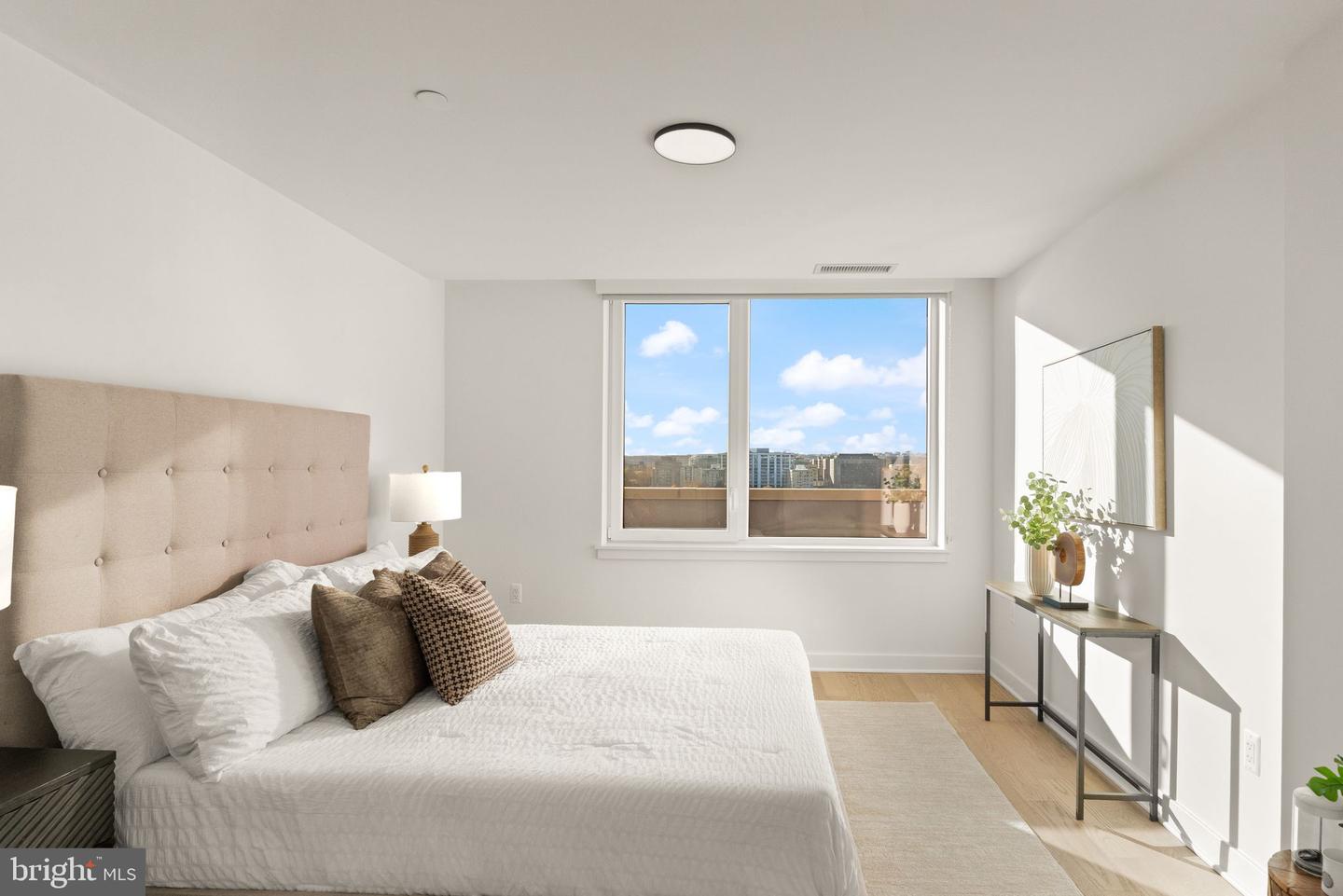 37 L ST SE #1102, WASHINGTON, District Of Columbia 20003, 2 Bedrooms Bedrooms, ,2 BathroomsBathrooms,Residential,For sale,37 L ST SE #1102,DCDC2226502 MLS # DCDC2226502