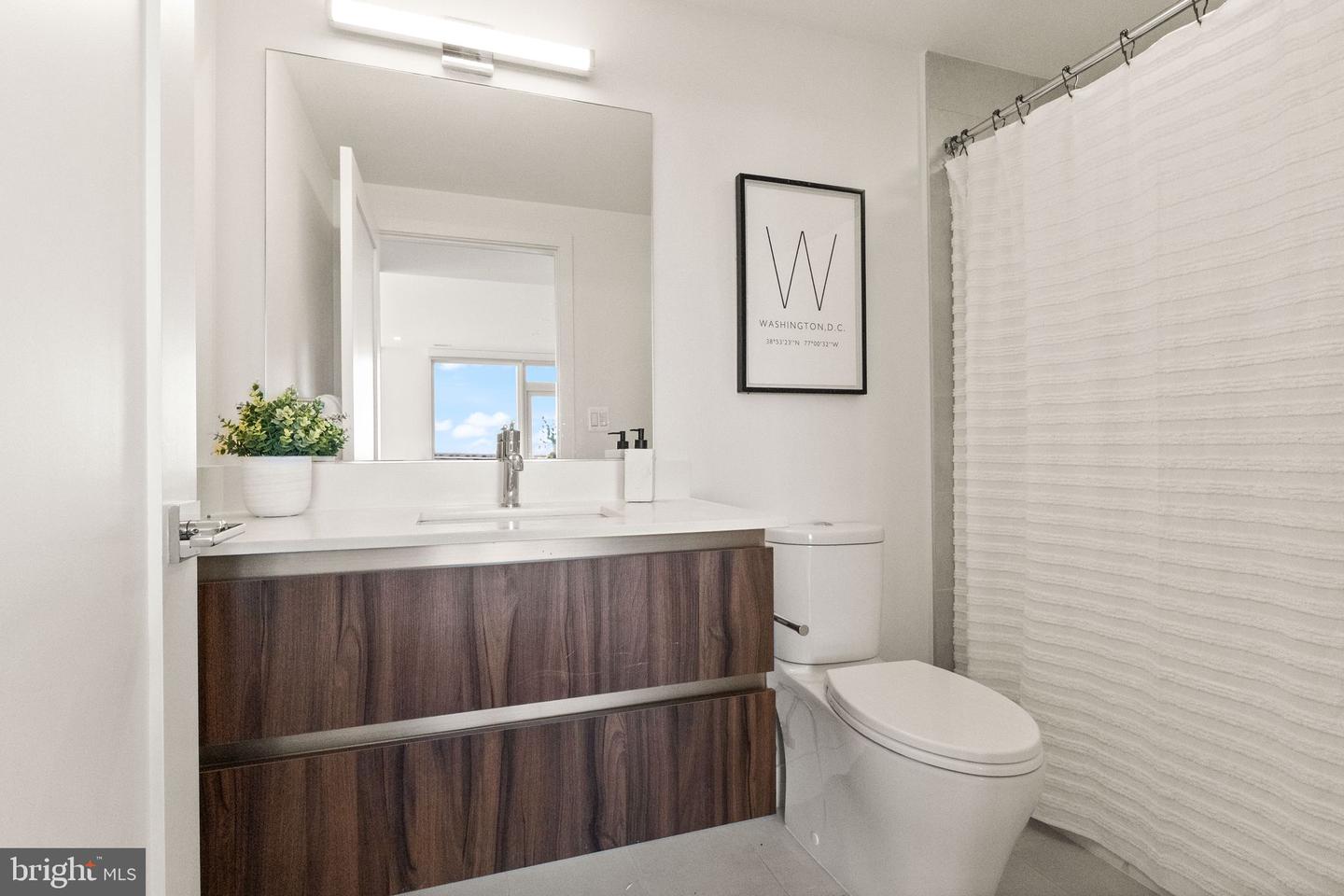 37 L ST SE #1102, WASHINGTON, District Of Columbia 20003, 2 Bedrooms Bedrooms, ,2 BathroomsBathrooms,Residential,For sale,37 L ST SE #1102,DCDC2226502 MLS # DCDC2226502