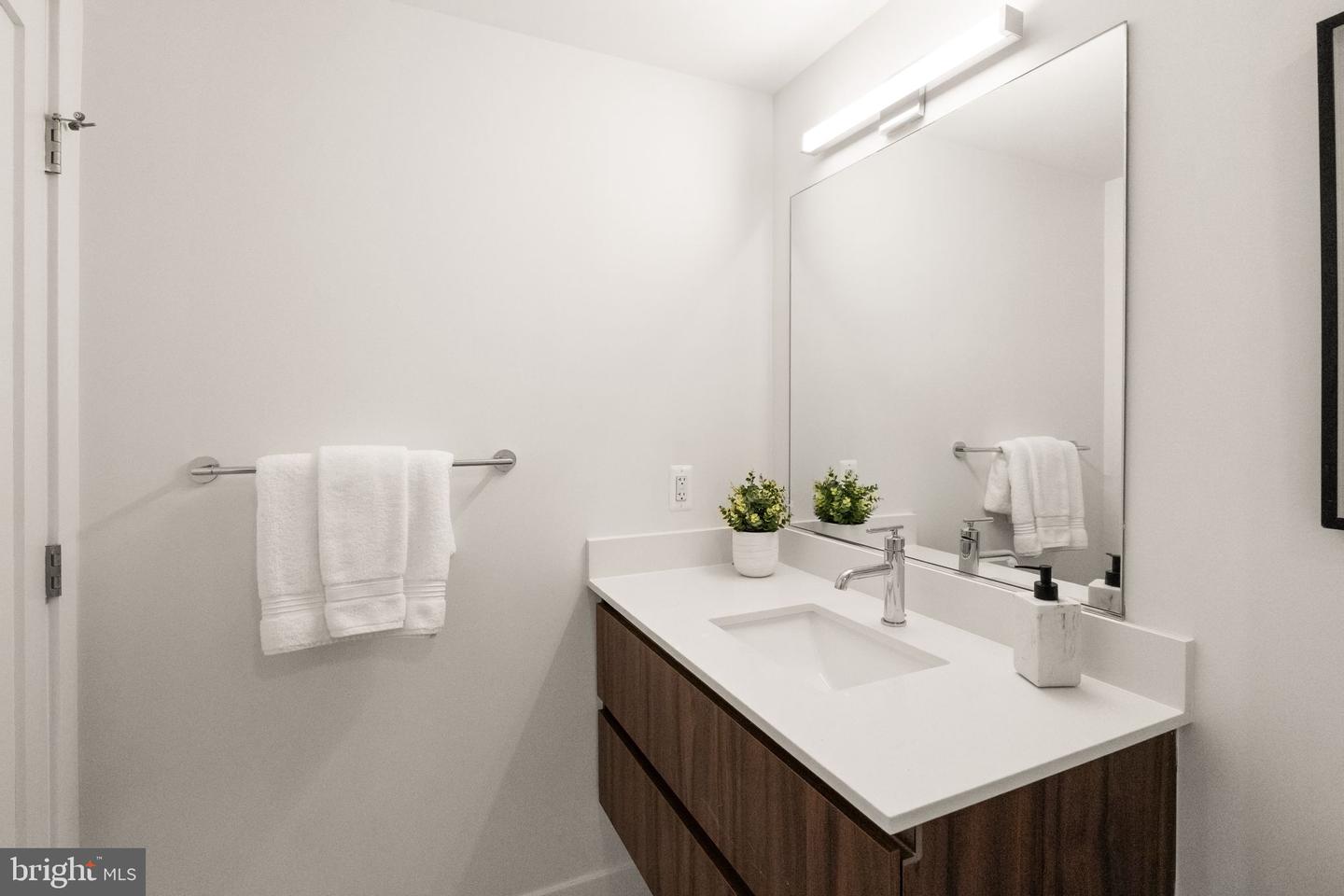 37 L ST SE #1102, WASHINGTON, District Of Columbia 20003, 2 Bedrooms Bedrooms, ,2 BathroomsBathrooms,Residential,For sale,37 L ST SE #1102,DCDC2226502 MLS # DCDC2226502