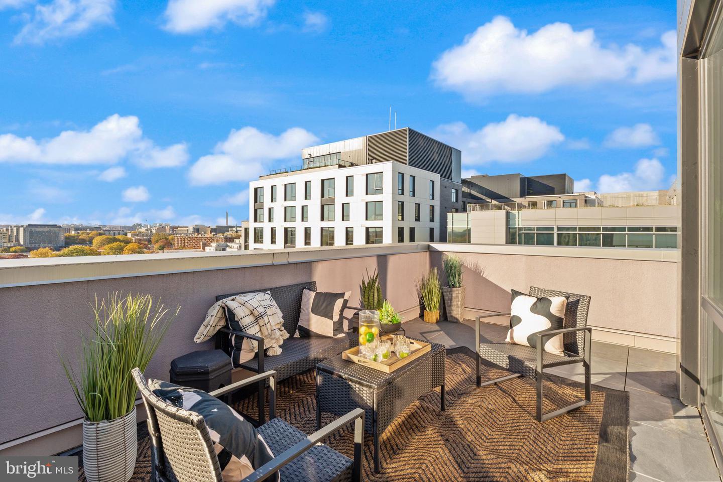 37 L ST SE #1102, WASHINGTON, District Of Columbia 20003, 2 Bedrooms Bedrooms, ,2 BathroomsBathrooms,Residential,For sale,37 L ST SE #1102,DCDC2226502 MLS # DCDC2226502