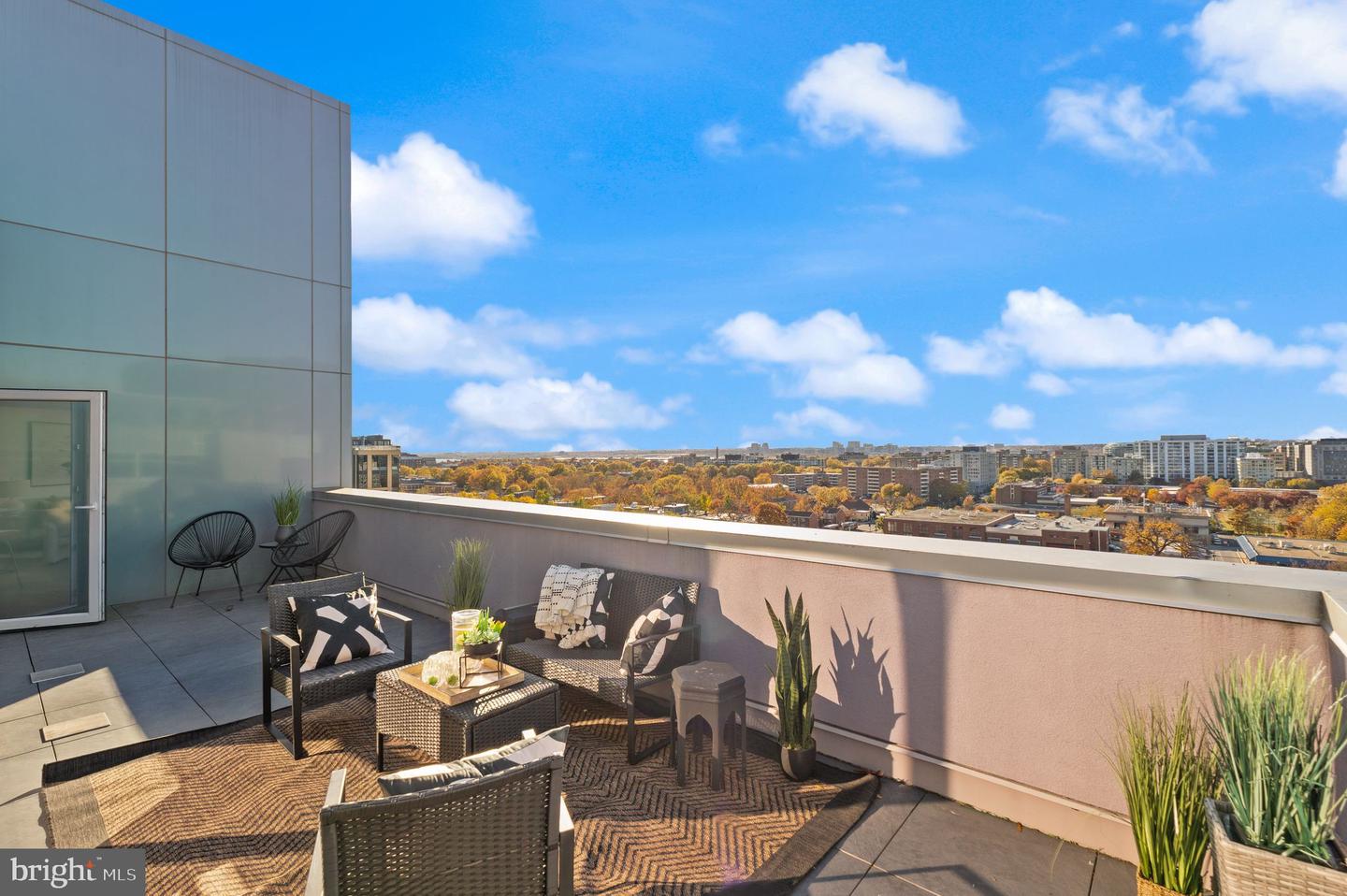 37 L ST SE #1102, WASHINGTON, District Of Columbia 20003, 2 Bedrooms Bedrooms, ,2 BathroomsBathrooms,Residential,For sale,37 L ST SE #1102,DCDC2226502 MLS # DCDC2226502