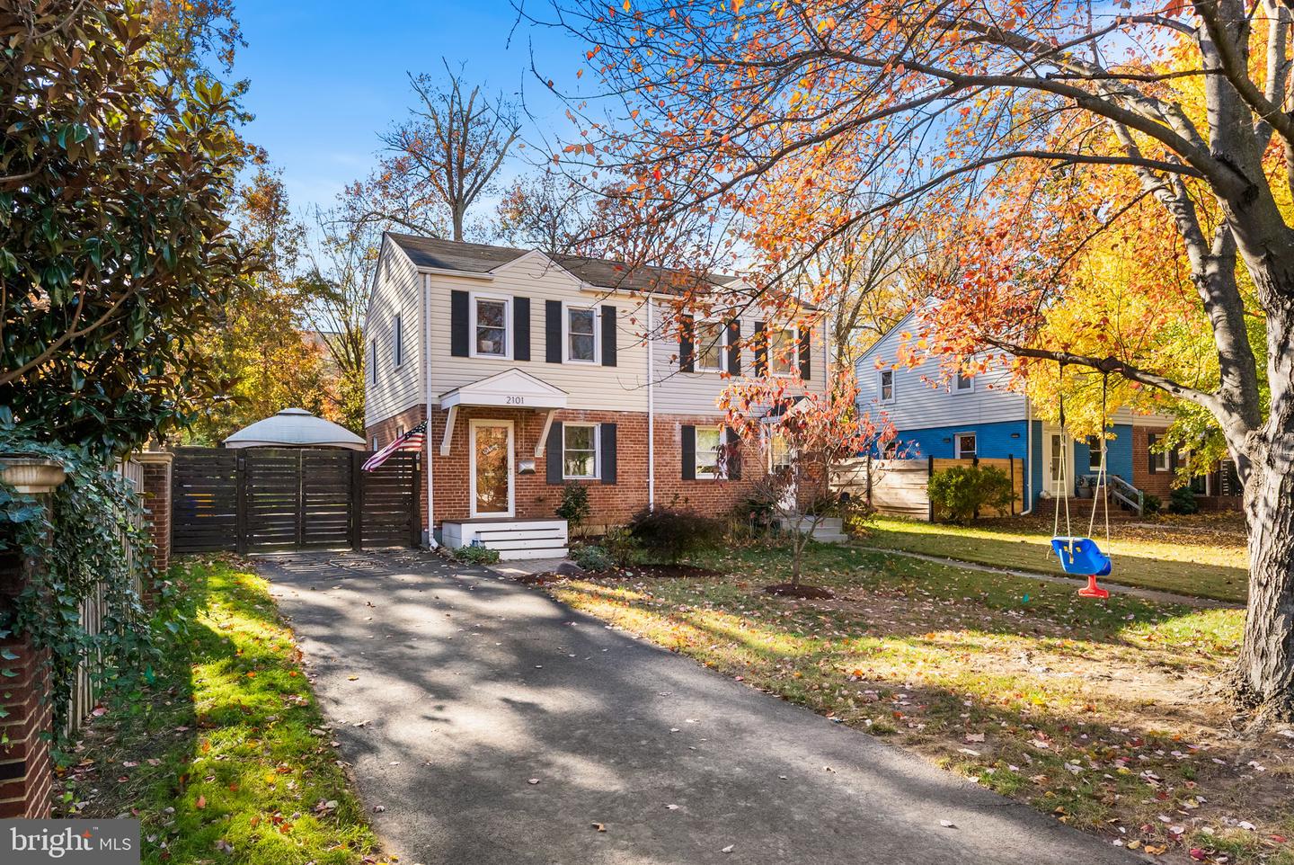 2101 FARRINGTON AVE, ALEXANDRIA, Virginia 22303, 2 Bedrooms Bedrooms, ,2 BathroomsBathrooms,Residential,For sale,2101 FARRINGTON AVE,VAFX2275030 MLS # VAFX2275030