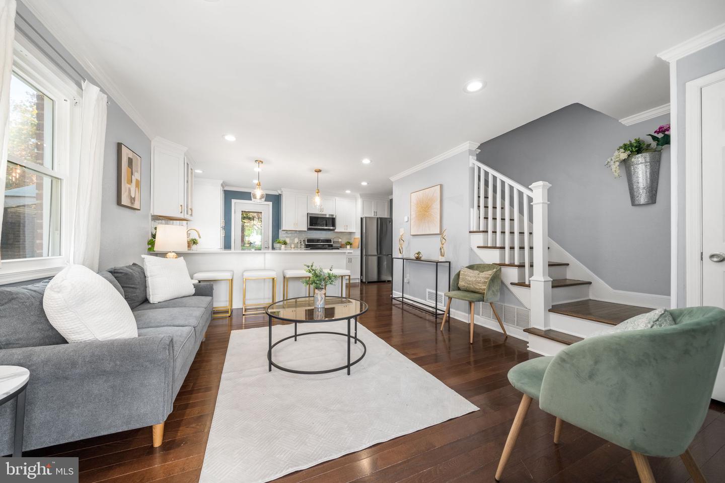 2101 FARRINGTON AVE, ALEXANDRIA, Virginia 22303, 2 Bedrooms Bedrooms, ,2 BathroomsBathrooms,Residential,For sale,2101 FARRINGTON AVE,VAFX2275030 MLS # VAFX2275030