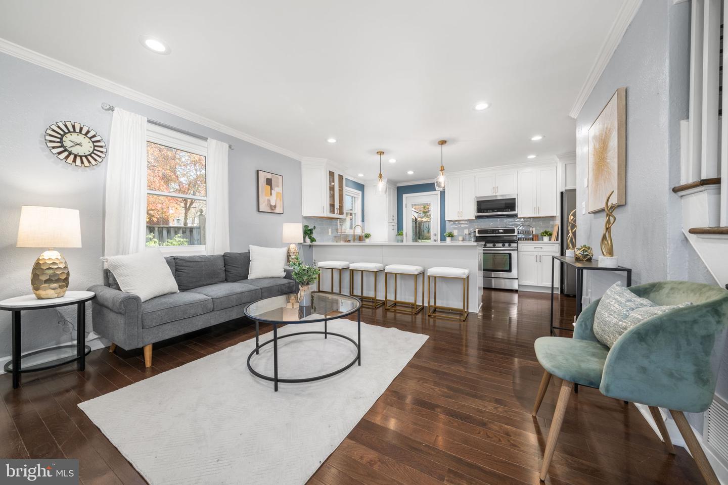 2101 FARRINGTON AVE, ALEXANDRIA, Virginia 22303, 2 Bedrooms Bedrooms, ,2 BathroomsBathrooms,Residential,For sale,2101 FARRINGTON AVE,VAFX2275030 MLS # VAFX2275030