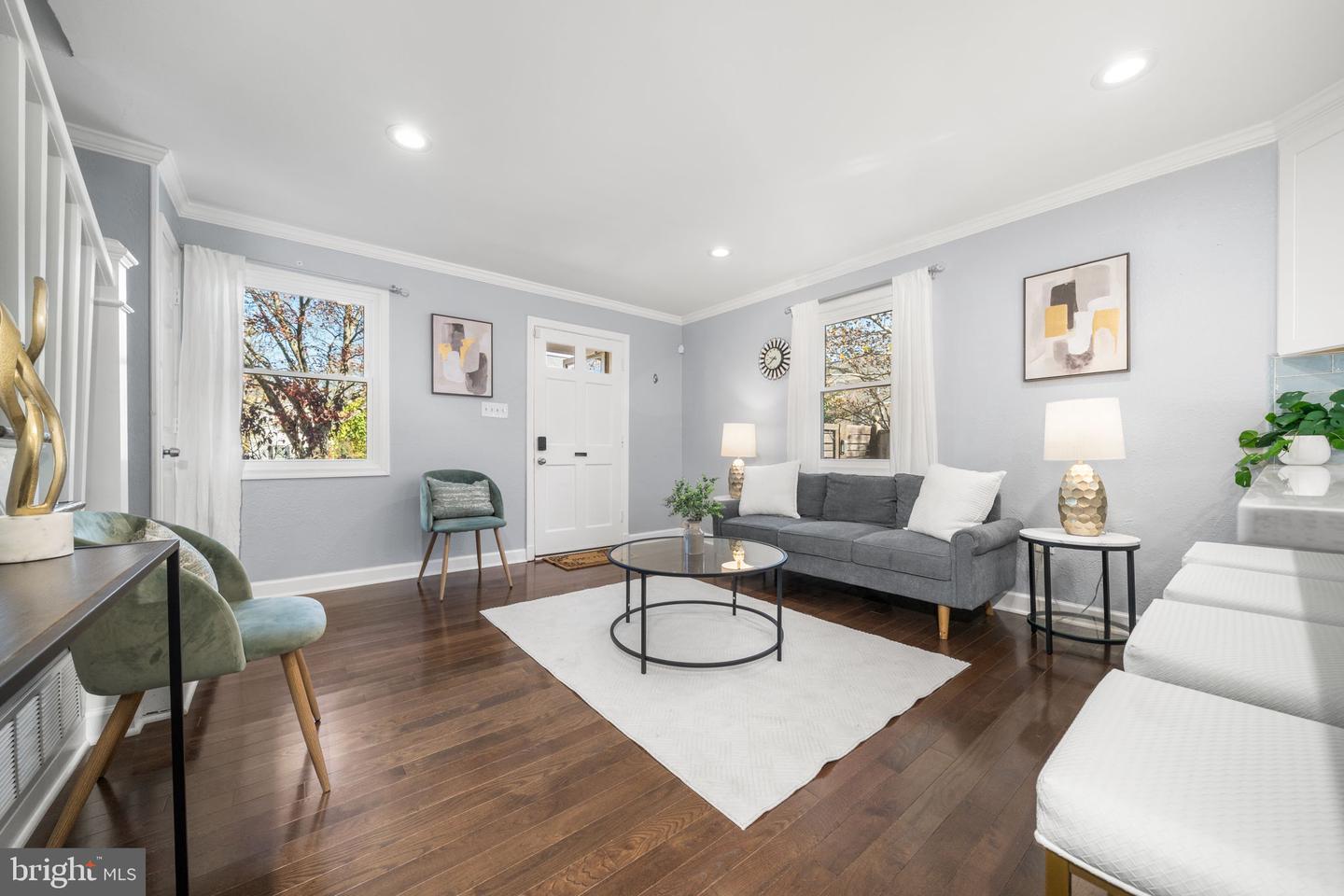 2101 FARRINGTON AVE, ALEXANDRIA, Virginia 22303, 2 Bedrooms Bedrooms, ,2 BathroomsBathrooms,Residential,For sale,2101 FARRINGTON AVE,VAFX2275030 MLS # VAFX2275030