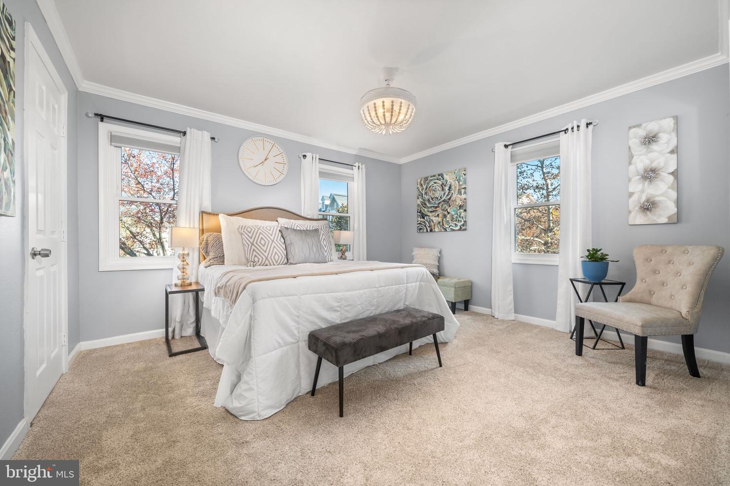 2101 FARRINGTON AVE, ALEXANDRIA, Virginia 22303, 2 Bedrooms Bedrooms, ,2 BathroomsBathrooms,Residential,For sale,2101 FARRINGTON AVE,VAFX2275030 MLS # VAFX2275030