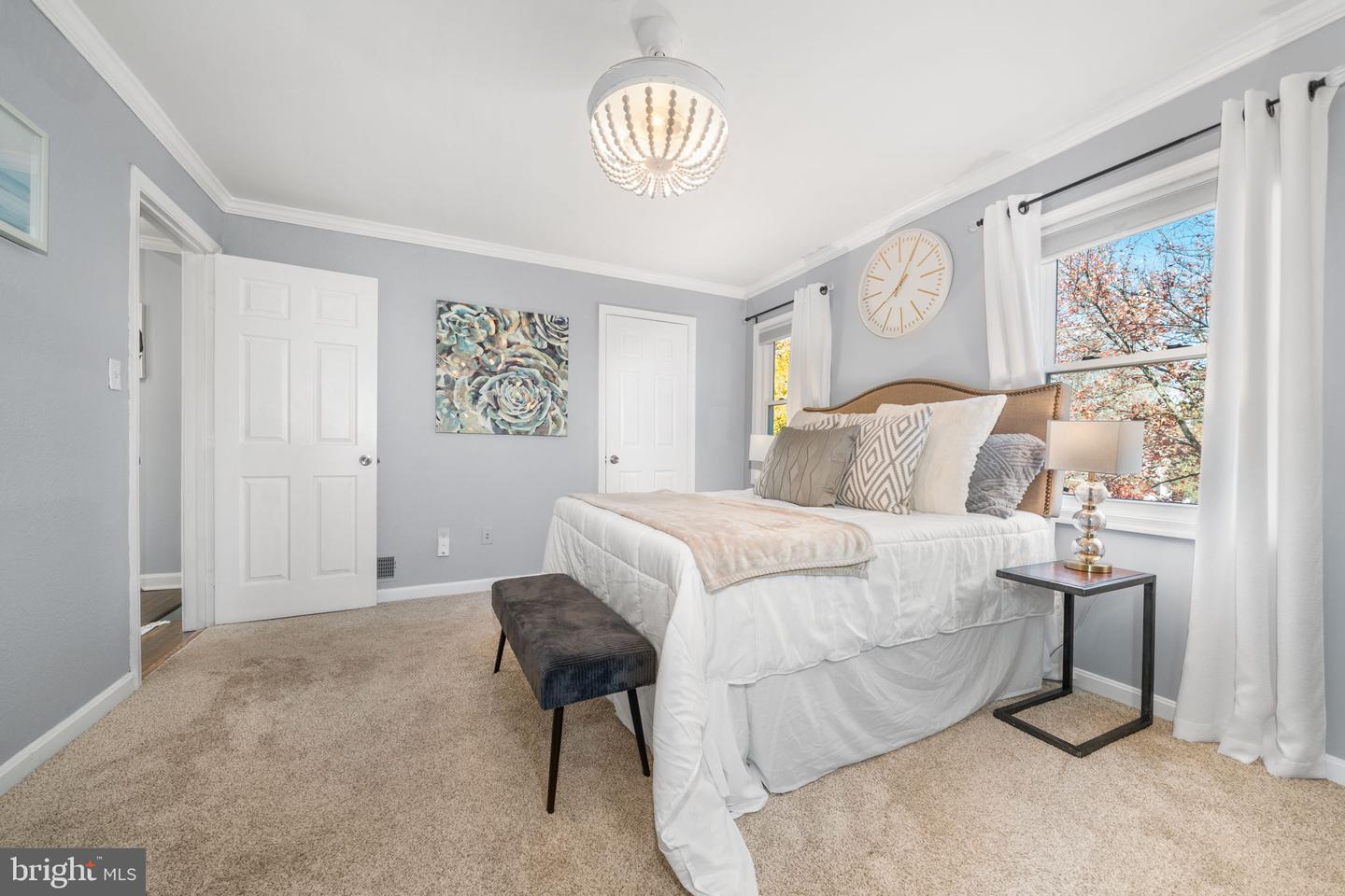 2101 FARRINGTON AVE, ALEXANDRIA, Virginia 22303, 2 Bedrooms Bedrooms, ,2 BathroomsBathrooms,Residential,For sale,2101 FARRINGTON AVE,VAFX2275030 MLS # VAFX2275030