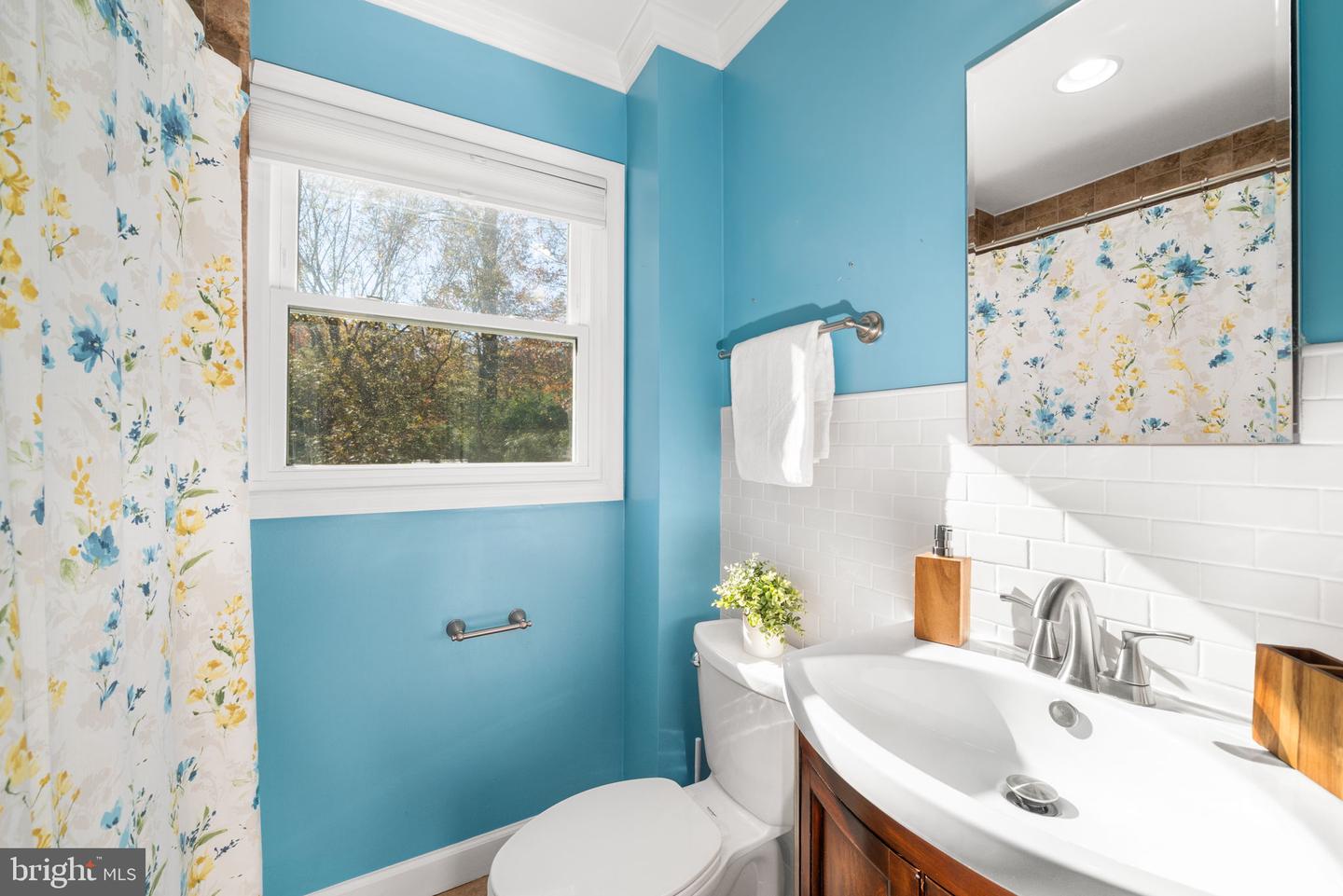 2101 FARRINGTON AVE, ALEXANDRIA, Virginia 22303, 2 Bedrooms Bedrooms, ,2 BathroomsBathrooms,Residential,For sale,2101 FARRINGTON AVE,VAFX2275030 MLS # VAFX2275030